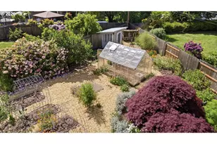 1040 Martha Ct, Eugene, OR 97401 - Photo 32