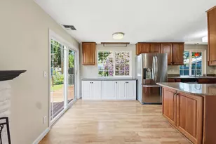 1040 Martha Ct, Eugene, OR 97401 - Photo 8