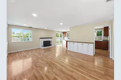 1040 Martha Ct, Eugene, OR 97401 - Photo 6