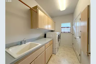 2602 Cumberland Dr, Eugene, OR 97408 - Photo 44