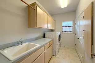 2602 Cumberland Dr, Eugene, OR 97408 - Photo 44