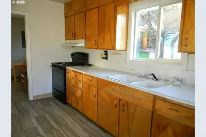 214 E 13th St, The Dalles, OR 97058 - Photo 8