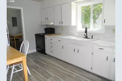 214 E 13th St, The Dalles, OR 97058 - Photo 10