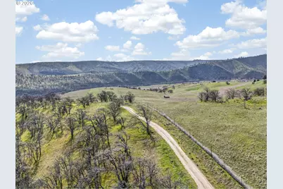 3475 Three Mile Rd, The Dalles, OR 97058 - Photo 4