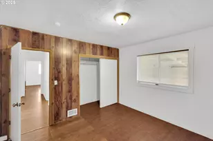 202 NE 162nd Ave, Portland, OR 97230 - Photo 10