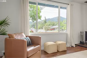 911 Snell St, Eugene, OR 97405 - Photo 8
