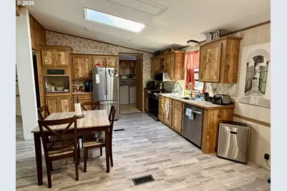 711 Plin St, Myrtle Creek, OR 97457 - Photo 4