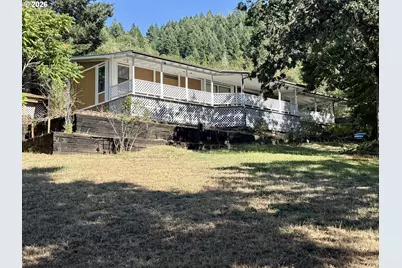 711 Plin St, Myrtle Creek, OR 97457 - Photo 2