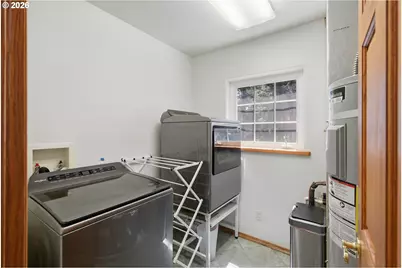 930 Lake Ct, Coos Bay, OR 97420 - Photo 30