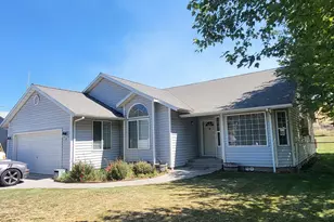 401 Dewey St, Moro, OR 97039 - Photo 2