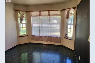 401 Dewey St, Moro, OR 97039 - Photo 10