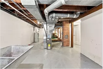 2211 SW Martha St, Portland, OR 97239 - Photo 28