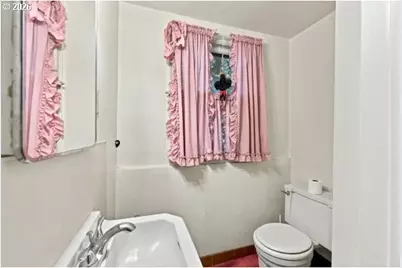 2211 SW Martha St, Portland, OR 97239 - Photo 34