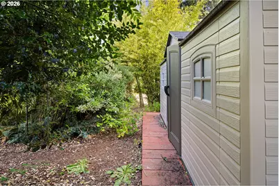 667 Archie St, Eugene, OR 97402 - Photo 38