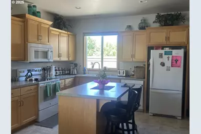 2063 Lake Wind Dr, Eugene, OR 97408 - Photo 6
