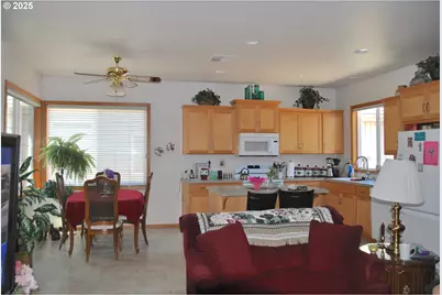 2063 Lake Wind Dr, Eugene, OR 97408 - Photo 4