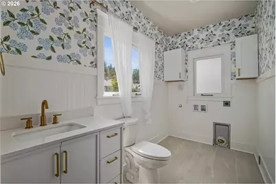 241 Mill St, Silverton, OR 97381 - Photo 26