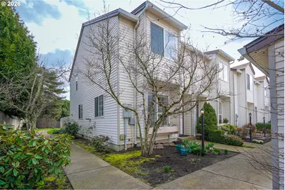 9348 SW Sutton Pl, Tigard, OR 97223 - Photo 2