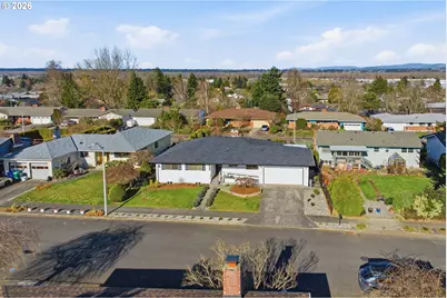 14205 NE Fremont Ct, Portland, OR 97230 - Photo 4