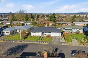 14205 NE Fremont Ct, Portland, OR 97230 - Photo 4