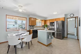 14205 NE Fremont Ct, Portland, OR 97230 - Photo 8