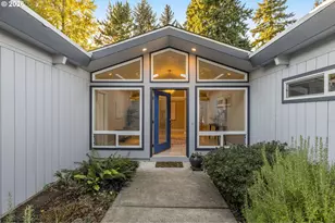 2641 SW Ridge Dr, Portland, OR 97219 - Photo 4