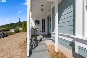 1312 W 14th St, Coquille, OR 97423 - Photo 2