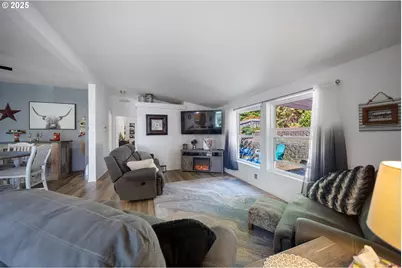 1312 W 14th St, Coquille, OR 97423 - Photo 16