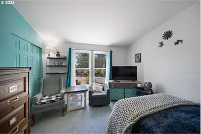 1312 W 14th St, Coquille, OR 97423 - Photo 30