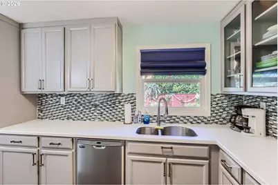 16827 SE Rhine St, Portland, OR 97236 - Photo 10
