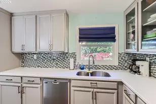 16827 SE Rhine St, Portland, OR 97236 - Photo 10