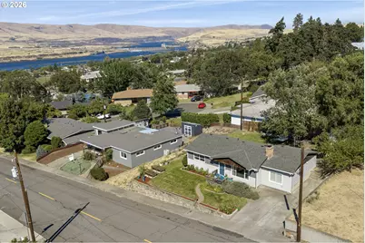 1718 Nevada St, The Dalles, OR 97058 - Photo 2