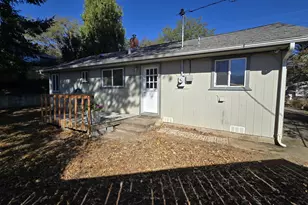 954 NE Madrona Dr, Myrtle Creek, OR 97457 - Photo 40