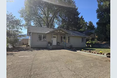 954 NE Madrona Dr, Myrtle Creek, OR 97457 - Photo 2