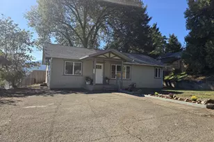 954 NE Madrona Dr, Myrtle Creek, OR 97457 - Photo 2