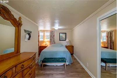 1049 N River Dr, Sweet Home, OR 97386 - Photo 14