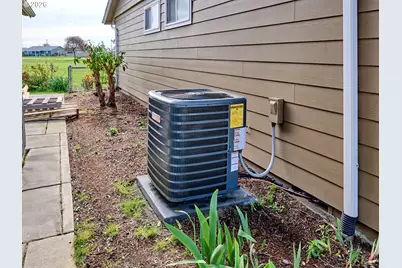 2056 King Way, Woodburn, OR 97071 - Photo 38