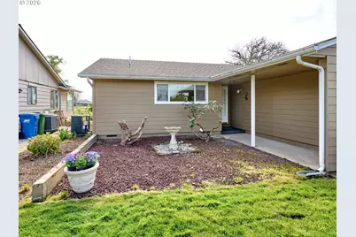 2056 King Way, Woodburn, OR 97071 - Photo 2