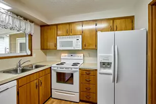 2056 King Way, Woodburn, OR 97071 - Photo 12