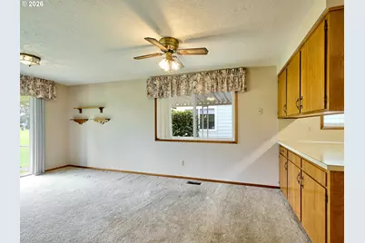 2056 King Way, Woodburn, OR 97071 - Photo 8