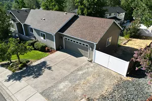 212 Wagon Wheel Dr, Grants Pass, OR 97527 - Photo 4