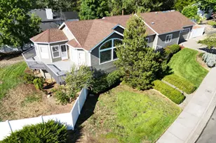 212 Wagon Wheel Dr, Grants Pass, OR 97527 - Photo 2