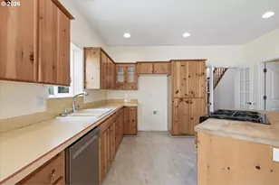 4374 Log Dr, Salem, OR 97305 - Photo 8