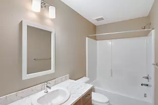 10829 E Burnside St, Portland, OR 97216 - Photo 14