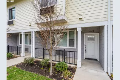 10829 E Burnside St, Portland, OR 97216 - Photo 12