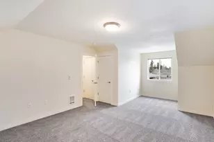 10829 E Burnside St, Portland, OR 97216 - Photo 18