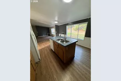 243 Owyhee Ln, Roseburg, OR 97471 - Photo 8