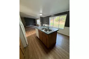 243 Owyhee Ln, Roseburg, OR 97471 - Photo 8