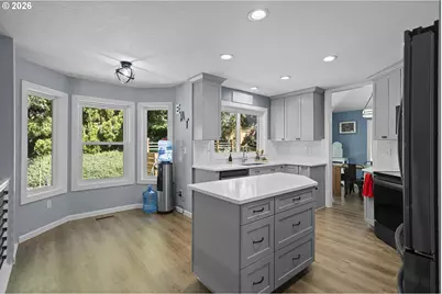 8020 SW Gearhart Dr, Beaverton, OR 97007 - Photo 12