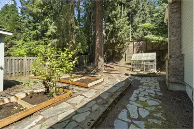 8020 SW Gearhart Dr, Beaverton, OR 97007 - Photo 40